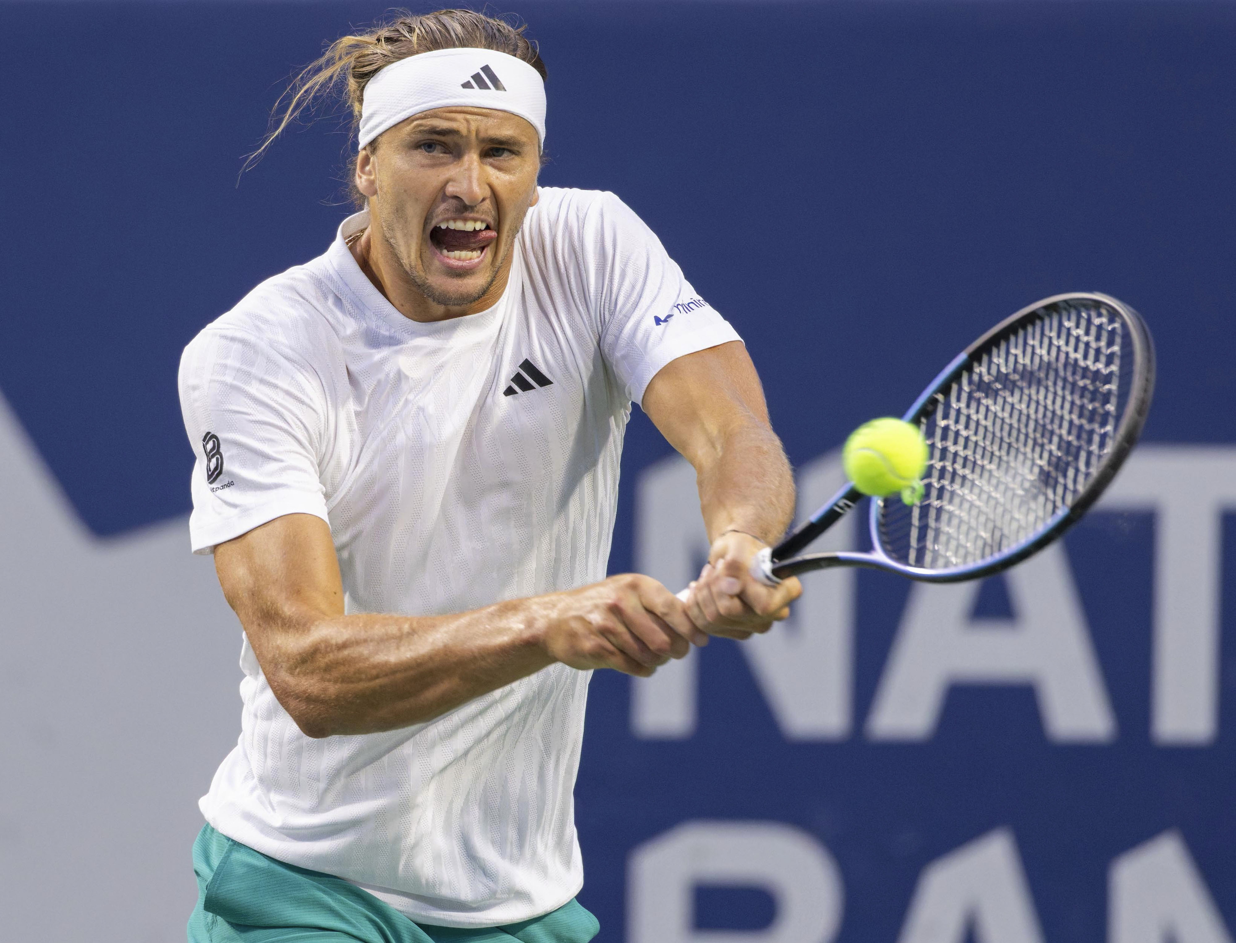 西班牙网球队强势日本网球队，兹维列夫关键制胜