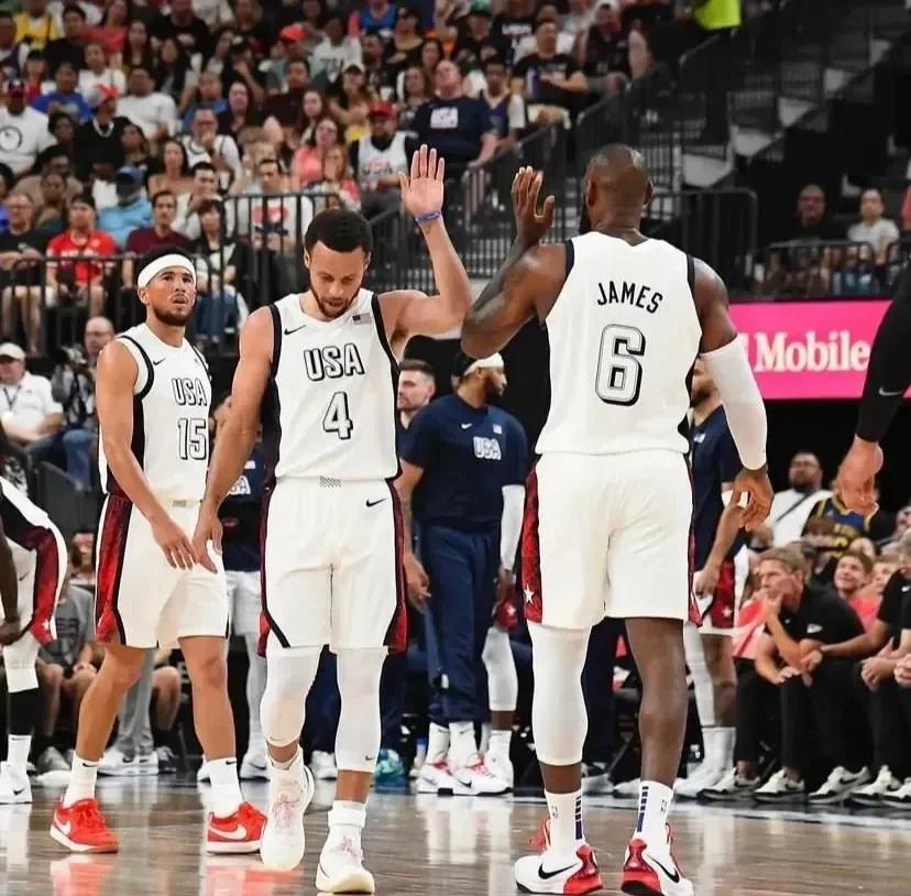 关于美国男篮碾压希腊男篮，凯尔·库兹马关键制胜的信息