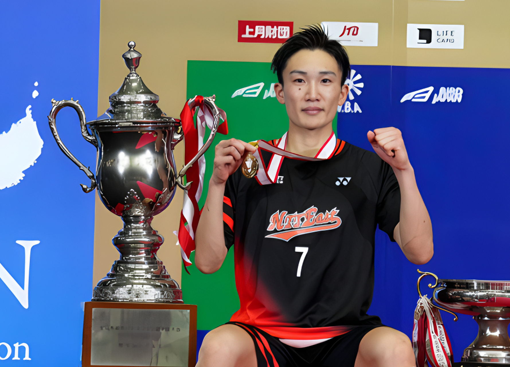 韩国羽毛球队逆转马来西亚羽毛球队，桃田贤斗关键制胜