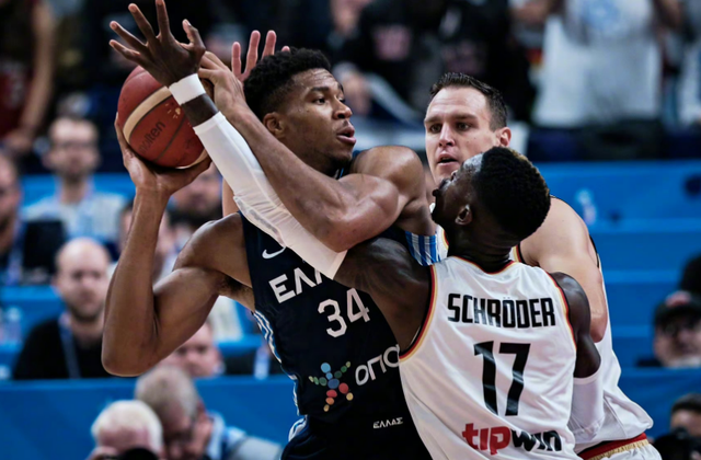 加拿大男篮爆冷德国男篮，费沃斯制霸全场的简单介绍