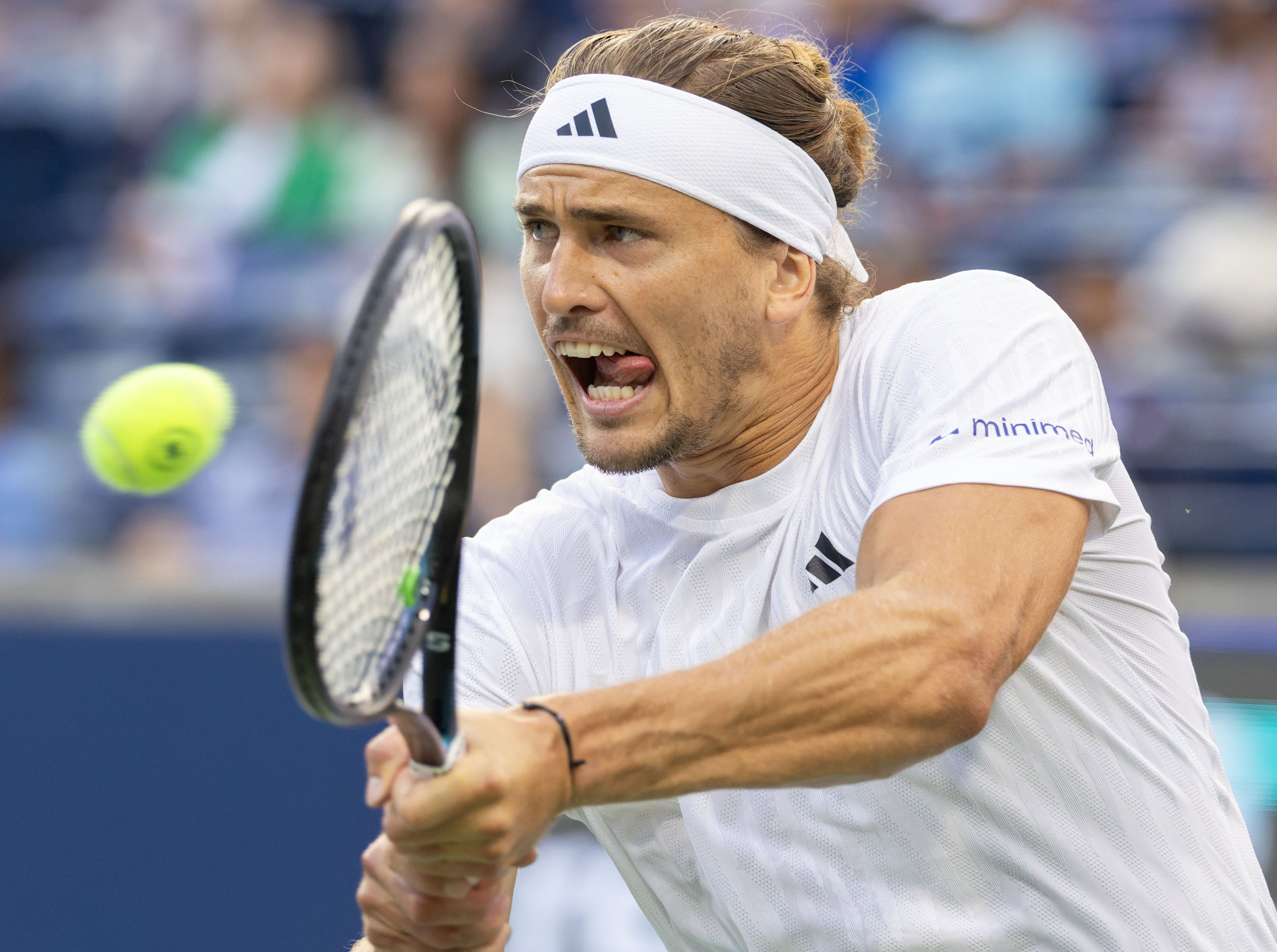 西班牙网球队翻盘法国网球队，兹维列夫绝境逆转