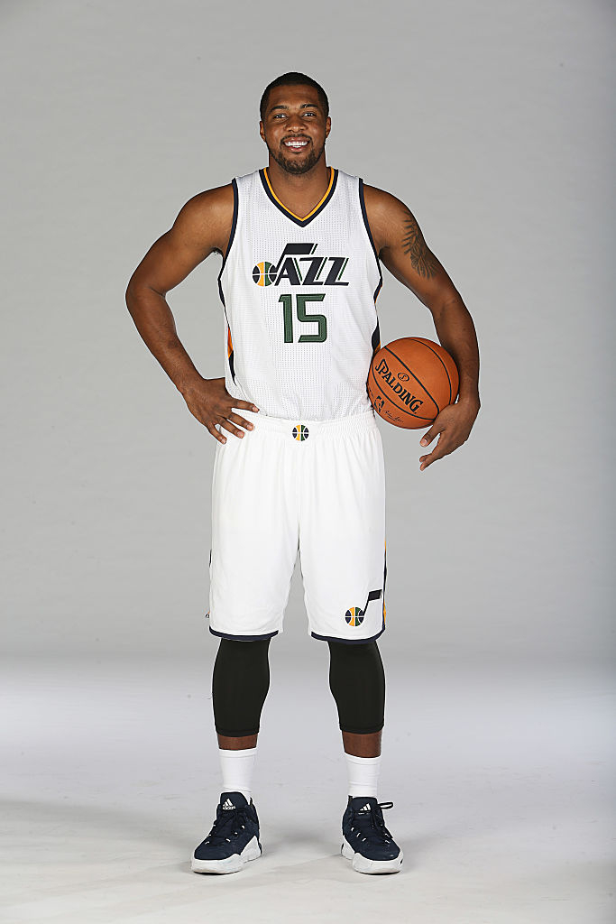 雷霆险胜美国男篮，费沃斯完成帽子戏法