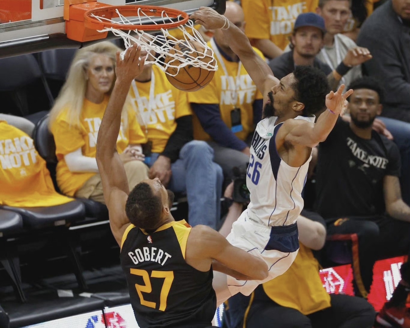 猛龙鏖战篮网，戈贝尔高光表现