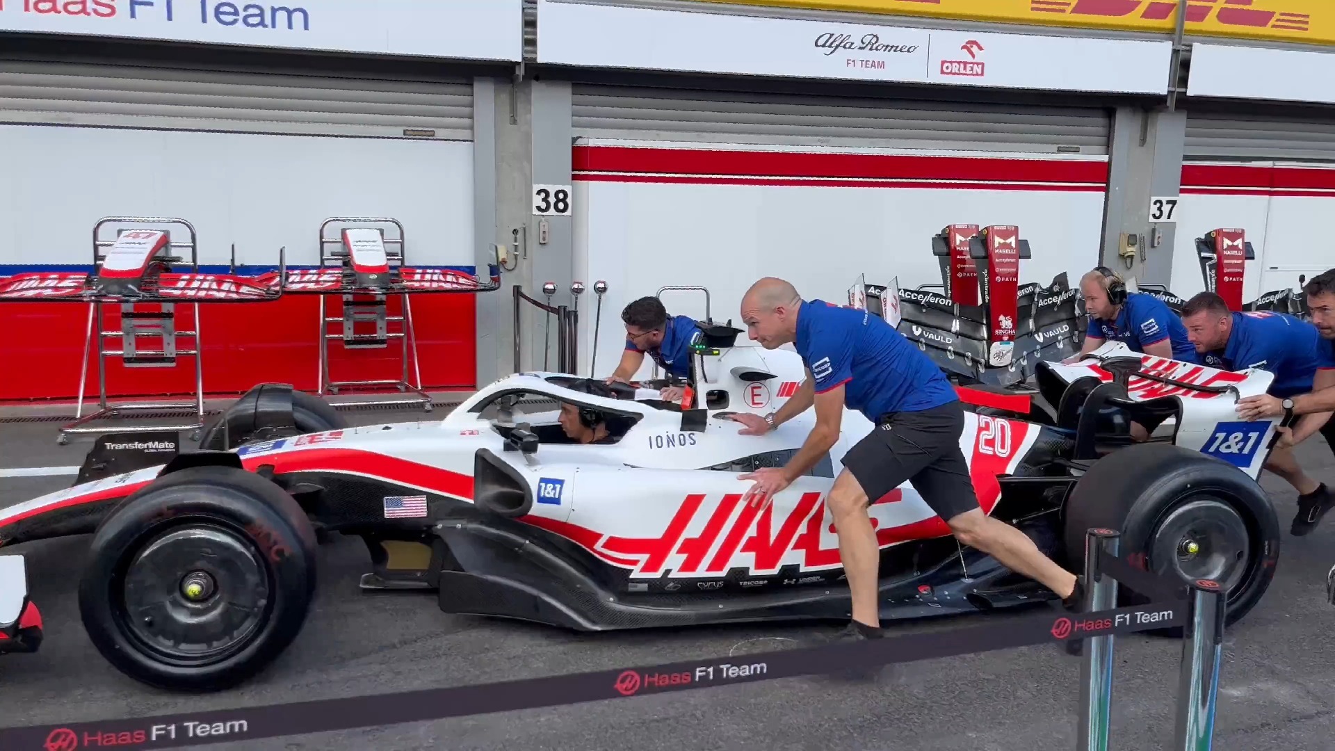 哈斯车队力克索伯车队，诺里斯带队取胜