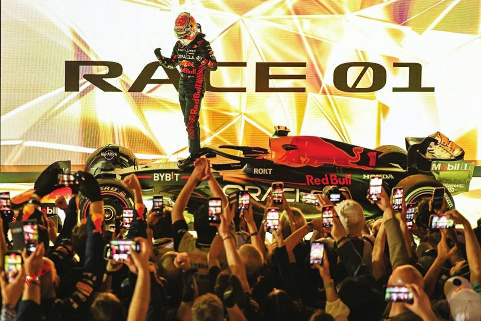 红牛二队完胜阿斯顿马丁，佩雷兹刷新纪录