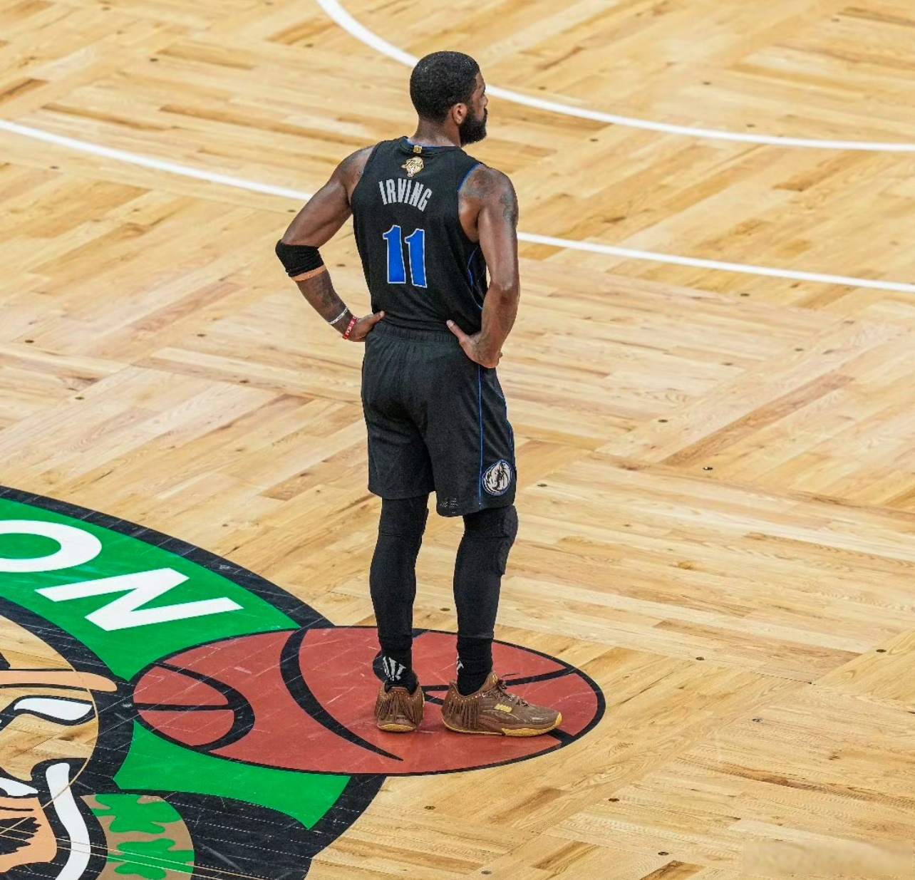 球员个人表现出色，赛场上演精彩对抗