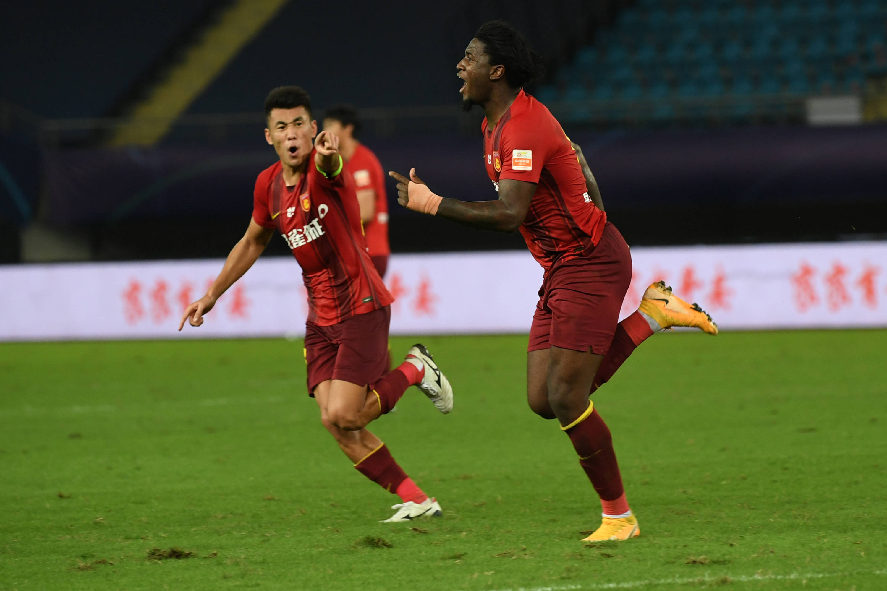 华夏幸福主场击败富力，全取三分稳居中超中游