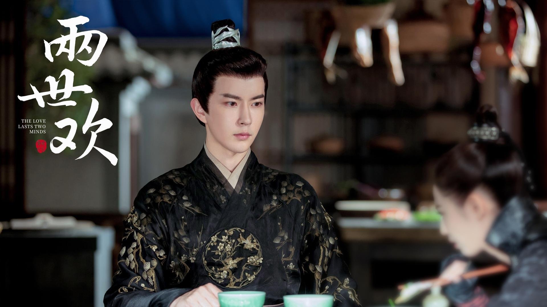 左手按住拜仁,右手掀翻曼联,一个身影串联起足球世界的双重风暴