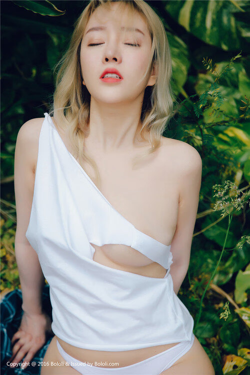 喀麦隆对阵卡塔尔，当困兽之笼撞击黄金之梦，唯有莱万的刻度丈量深渊