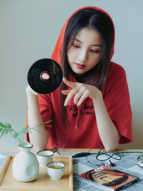 当橙色风暴遇见非洲雄狮,一场双重穿越的欧冠半决赛