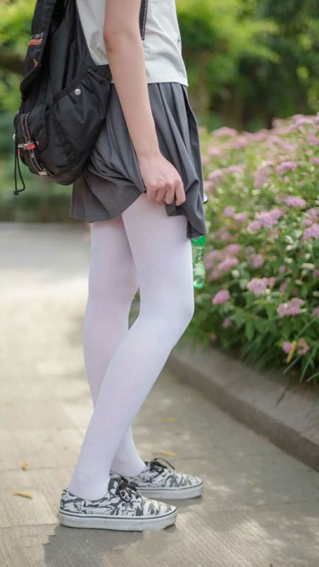 球鞋上沾着草屑,黑板上擦不完的数学题,当欧冠决赛之夜的小贾伦成为胜负手